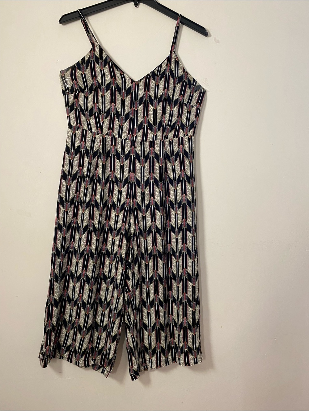 Boho Sleeveless Geometric Print Jumpsuit in Black, Cream & Pink with pockets.